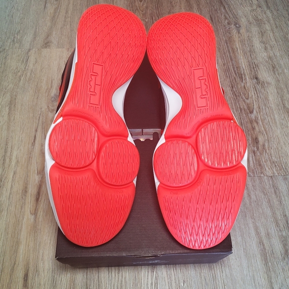 Nike LeBron Witness 5 - Picture 4 of 5